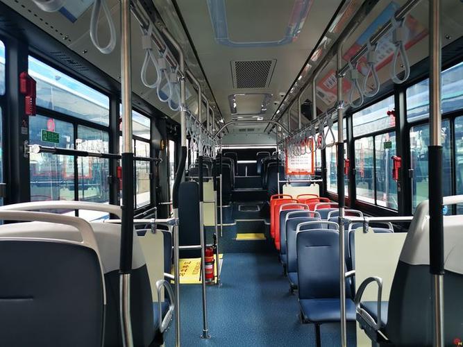 2、游客也可以选择乘坐公交车，公交车到达丹景山，再步行即可抵达。