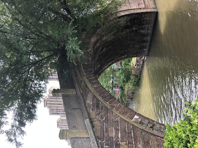 3、第三天，可以自驾在齐齐哈尔市区走通古桥。