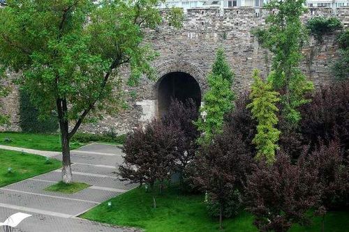 2、当阳石头城风景区