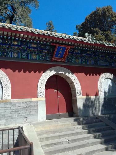 2.北海公园总面积95万平方米，面积大！