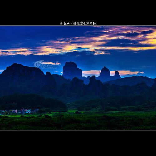 2、马山旅游以丹霞地貌景观和民族风情为主，集雄、险、奇、秀于一体的地方