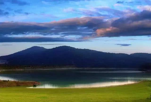 第二天：湖滨风景区—城西体育中心—水西广场—天竺山风景区（天竺山风公园）—碧云洞景区（碧云洞、清流石、天竺洞）