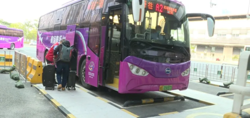 6、火车站有汽车西站，可以坐公交直达巴士或去机场坐火车（4小时）。