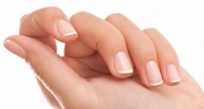 ​指甲有竖纹是身体的什么信号(手拇指指甲有竖纹什么原因)