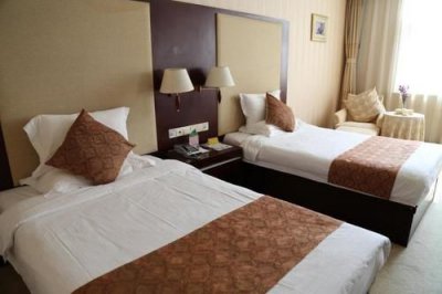 ​青岛秋临大酒店老板，青岛秋临大酒店电话号码