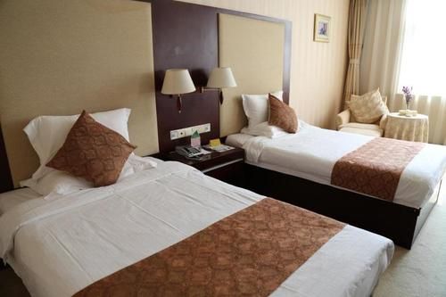 青岛秋临大酒店老板，青岛秋临大酒店电话号码-第1张图片-