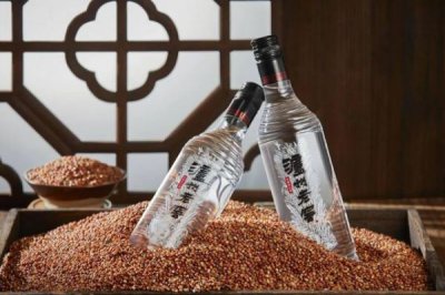 ​泸州酒黑色包装_泸州红瓶透明盒子