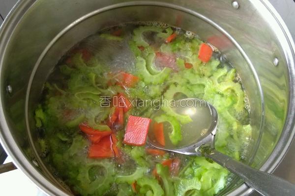 苦瓜炒肉最好吃的做法（苦瓜炒肉）(4)