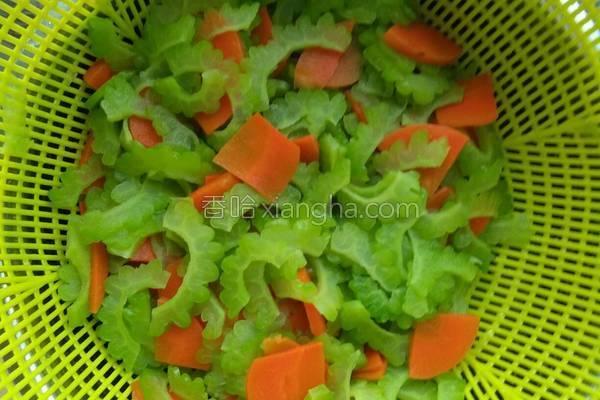 苦瓜炒肉最好吃的做法（苦瓜炒肉）(5)