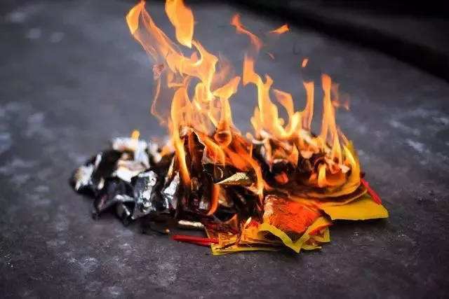 中元节烧纸有什么讲究（有关买烧纸的注意事项）