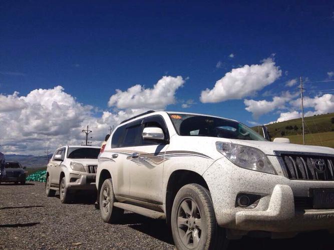 2、交通工具选择，目前比较主流的还是轿车或者越野车来自驾前往拜殿。