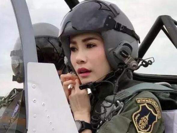 泰国贵妃诗尼娜为什么被贬百姓 泰国王室宫斗波折?