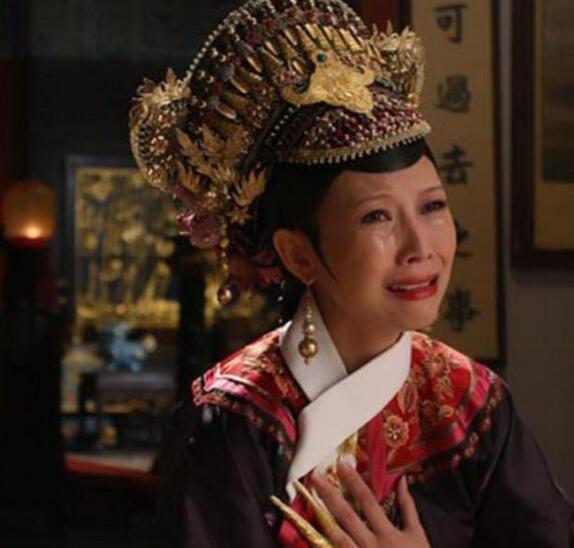 泰国贵妃诗尼娜为什么被贬百姓 泰国王室宫斗波折?