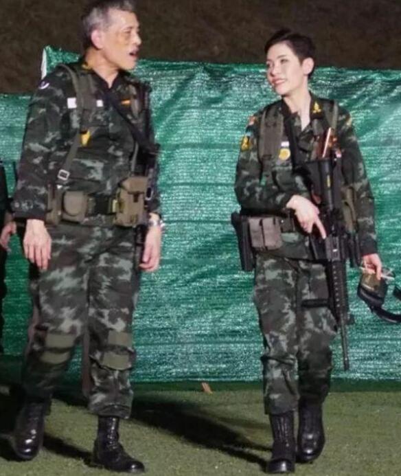 泰国贵妃诗尼娜为什么被贬百姓 泰国王室宫斗波折?