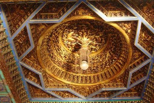 明往死亡之后,为什么满清还要住在明往的皇宫里?