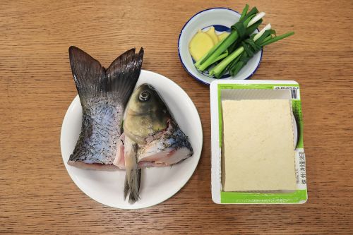鱼头豆腐汤的家常做法简单(鱼头豆腐汤的家常做法窍门)-第1张图片-