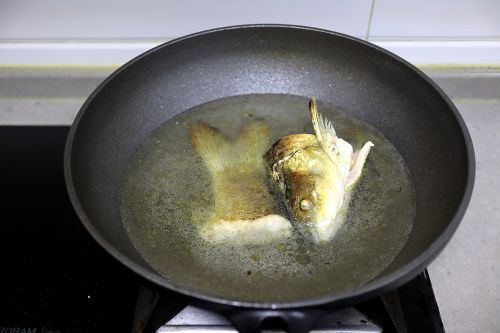 鱼头豆腐汤的家常做法简单(鱼头豆腐汤的家常做法窍门)-第2张图片-