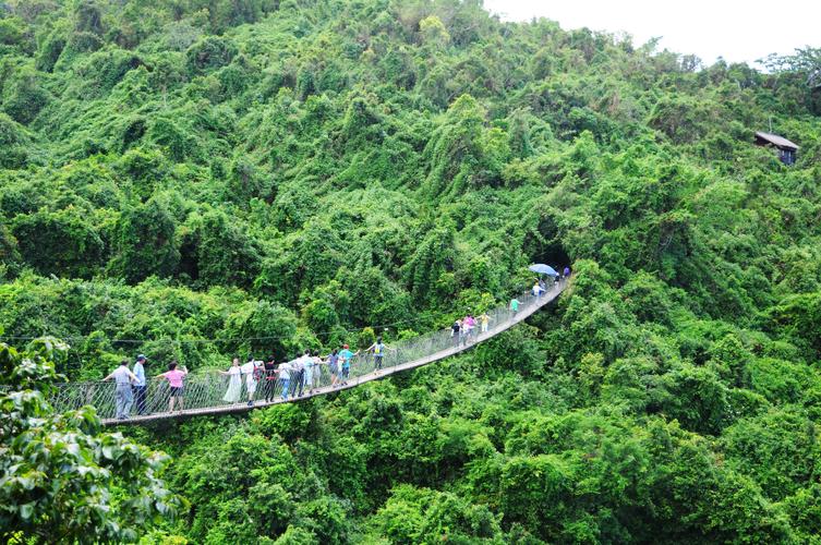 第四天:鹿回头公园、亚龙湾热带天堂森林公园