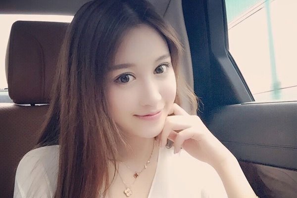 赵梦玥为什么喊电竞公接车 UU夹腿门和卢本伟蛮匹配