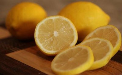 ​柠檬放床头多久换一次，切开2-3天一换/不切开一月一换