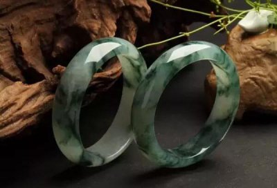 ​翡翠和玉的区别，学会4招轻松区分（翡翠更贵/玉更养人）