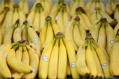 ​香蕉和黄桃能一起吃吗 能，黄桃预防衰老/香蕉润肠通便