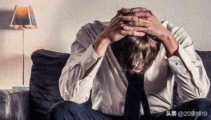 托腮是什么意思(女生托腮暗示什么意思)