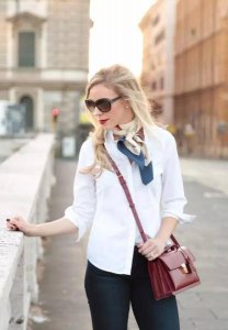 ​丝巾怎么搭(丝巾的搭配与系法)