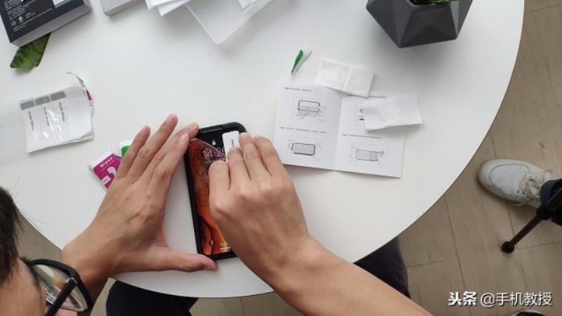 贴膜工具怎么用（贴膜神器贴膜教程）(6)