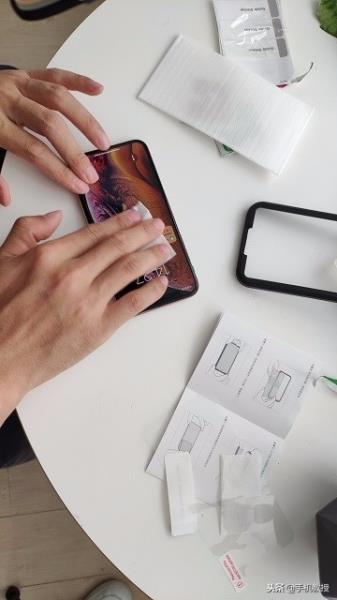 贴膜工具怎么用（贴膜神器贴膜教程）(3)