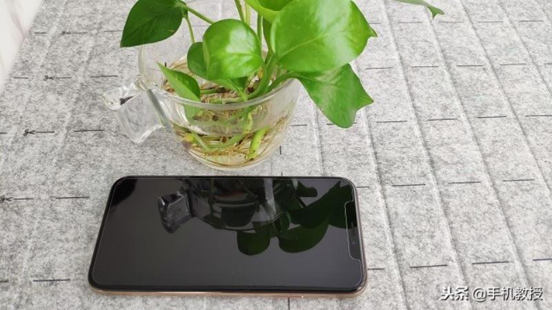 贴膜工具怎么用（贴膜神器贴膜教程）(1)