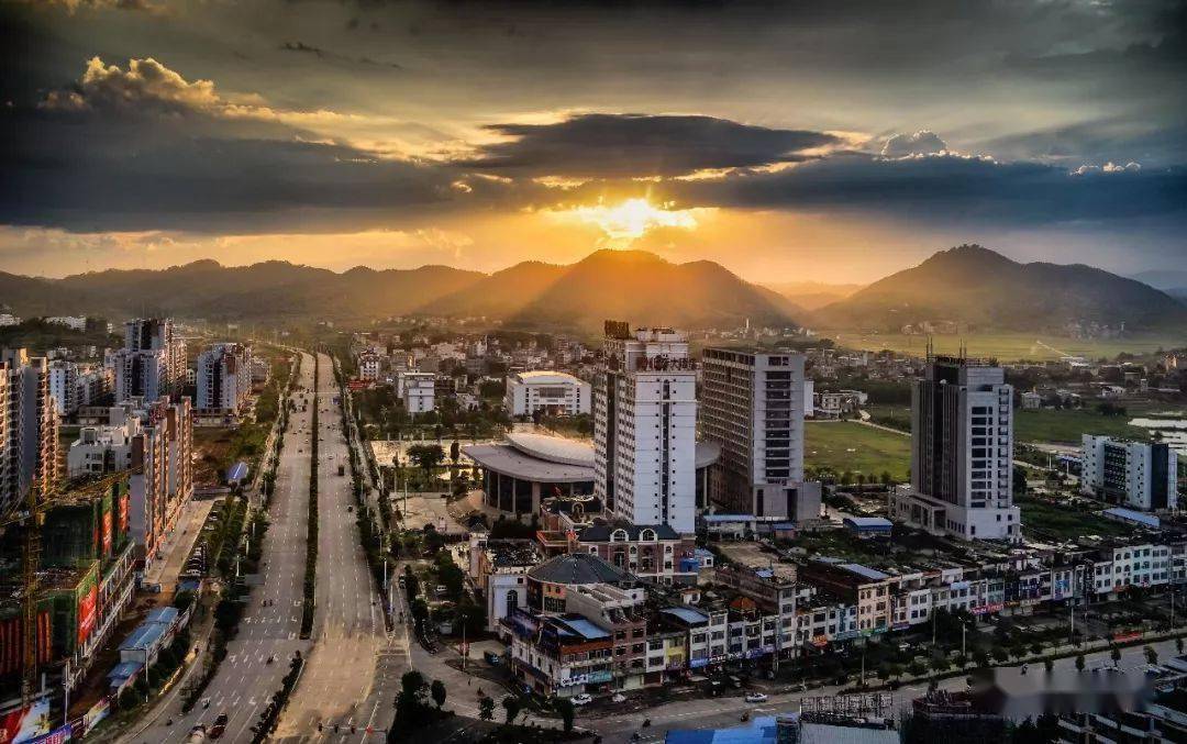 横州和上林哪个发展好(上林和横州哪个发达)