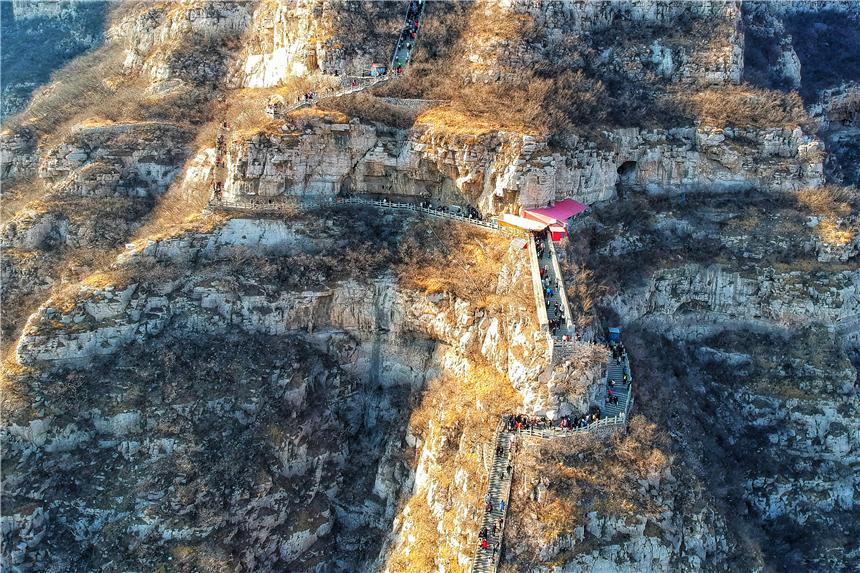 抱犊寨海拔最高多少米(石家庄抱犊寨在哪里)