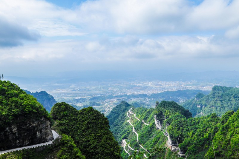 张家界最高峰(张家界最高的山峰)