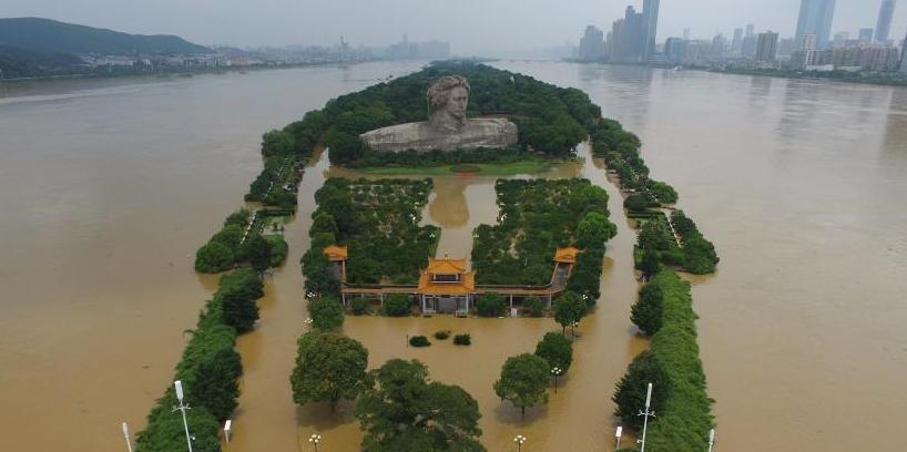第二天：从湖南美术馆到岳麓山—橘子洲景区—烈士公园—五一广场—橘子洲旅游区