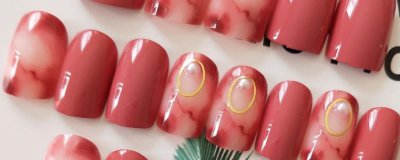 ​贴甲片洗头会掉吗