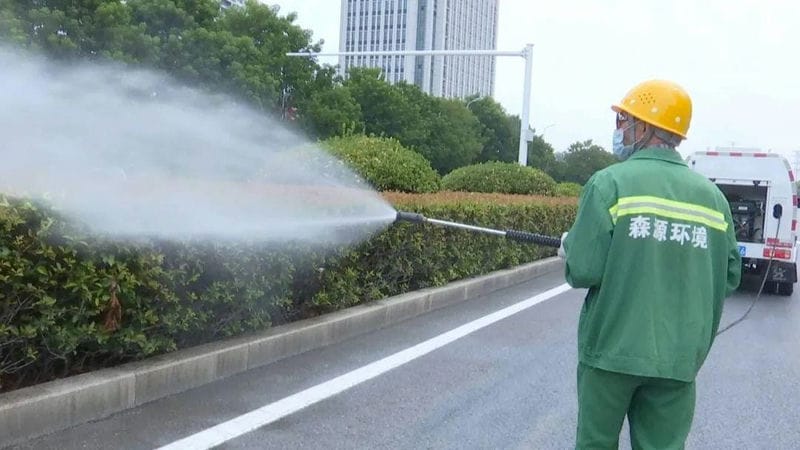 空气中白色的小虫子像灰尘（小白虫像灰尘是什么虫）