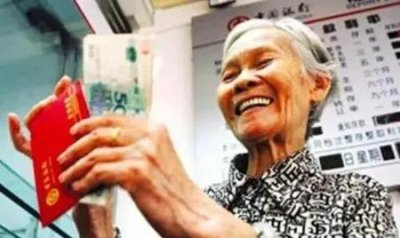 ​一百块钱能花几天(100块钱可以花几天)