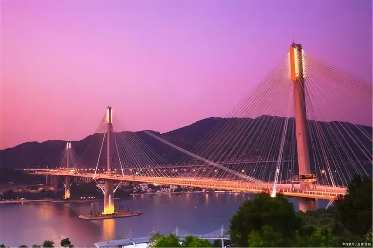 斜拉桥和悬索桥的区别(斜拉桥和悬索桥哪个好)