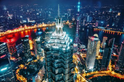 ​如果上海人都不进厂的话，那上海人都在干什么工作？