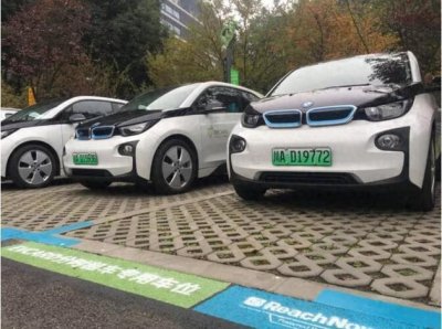 ​40万一辆的共享宝马押金4000元，日租每天730元，高管：能盈利