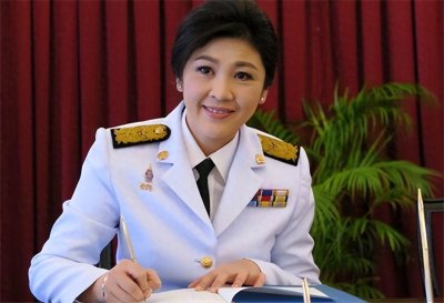 ​泰前总理英拉现状：住在迪拜，有家不能回，18岁儿子阳光帅气