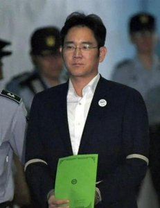 ​李在镕好难：自己单身12年，前妻和影帝恩爱，21岁儿子多次被退学