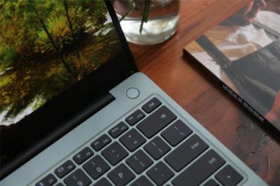 ​华为手机电源键在哪里(华为手机怎么退出朗读模式按不动)