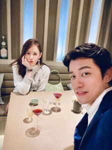 ​陈乔恩素颜现身不见男友陪同，穿着臃肿腿粗明显，身材又圆润不少