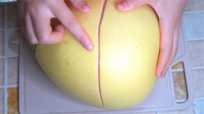 ​蜂蜜柚子水简单做法(蜂蜜柚子茶怎么熬才好喝？多加3步，清甜不苦涩，比买的还