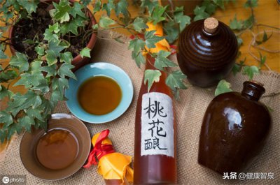 ​桃子酒的酿制方法家用（教你简单8步在家自酿“桃子酒”！技巧和配方都告诉你