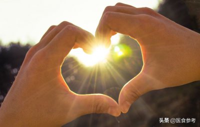 ​日光浴的作用 日光浴是最天然最省钱的养生疗法，晒对了治百病