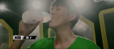 ​因两年前和PG One的beef，辉子到现在还在微博上和PG One粉丝互喷