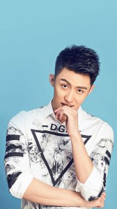 ​黄景瑜：初中学历，《上瘾》出道惹争议，如今如何翻身成为顶流？